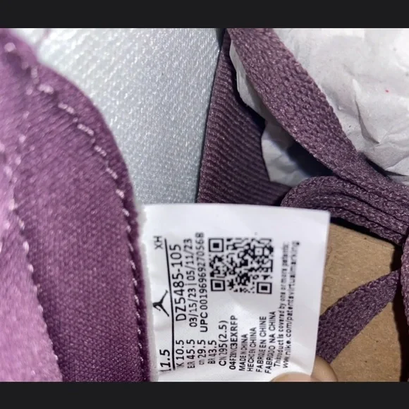 NWOT - Air Jordan 1 Retro High Sneakers - Picture 5 of 7